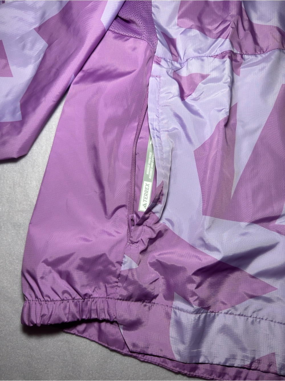 Adidas Terrex Women’s Trail Running Wind Jacket Purple Printed Size L JL9768 NWT - Picture 4 of 8
